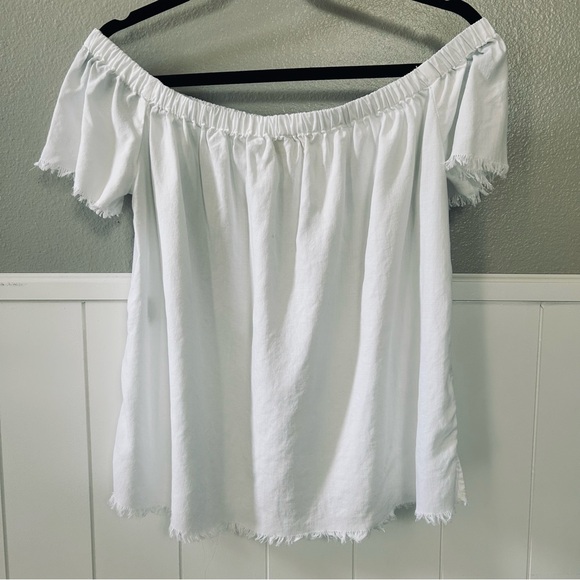 CLOTH & STONE 🤍 Anthropologie White Off The Shoulder Fringe Hem Blouse - Picture 4 of 9
